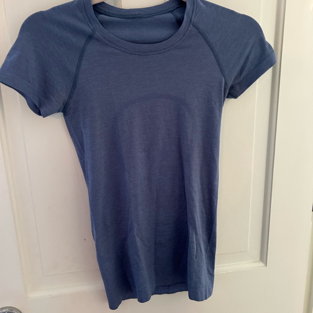 Lululemon size 2 top